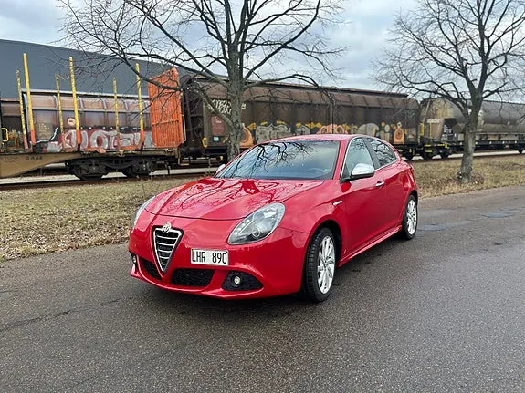 Alfa Romeo Giulietta 2012 photo 2