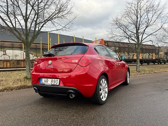Alfa Romeo Giulietta 2012 photo 4