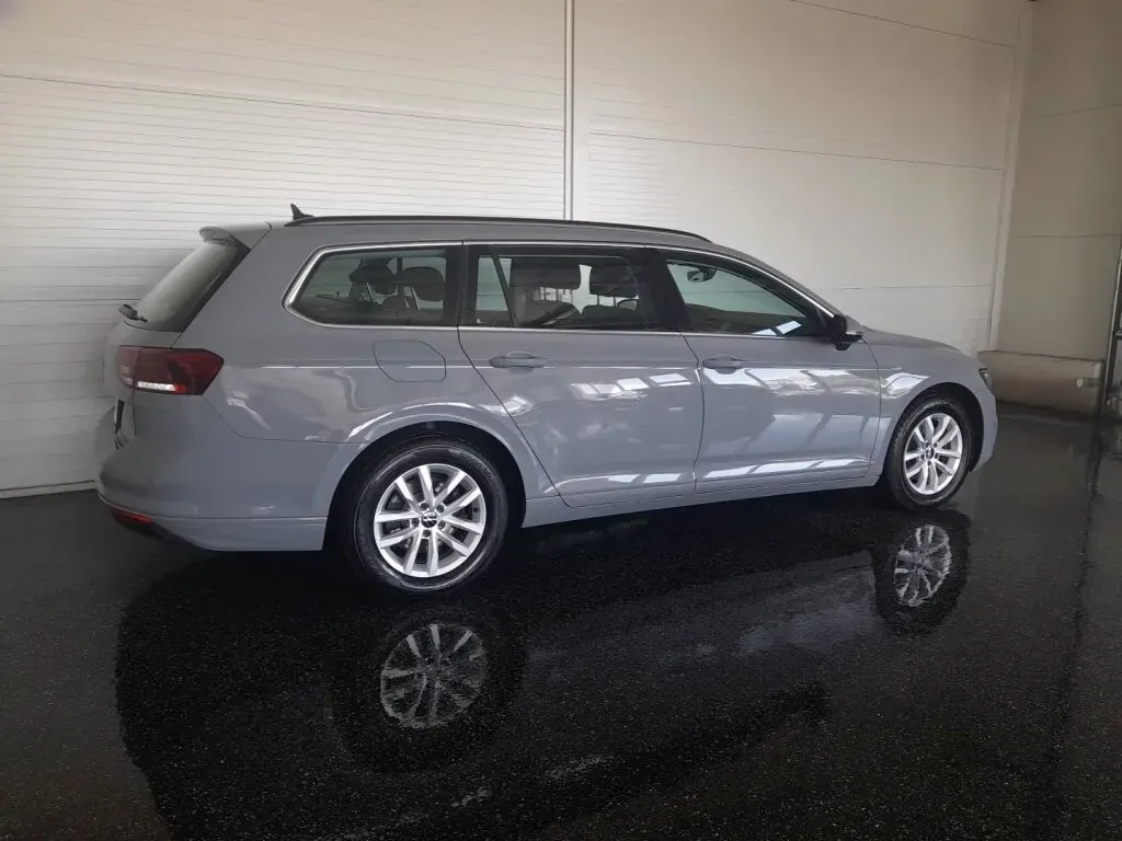 Volkswagen Passat 2023 photo 2