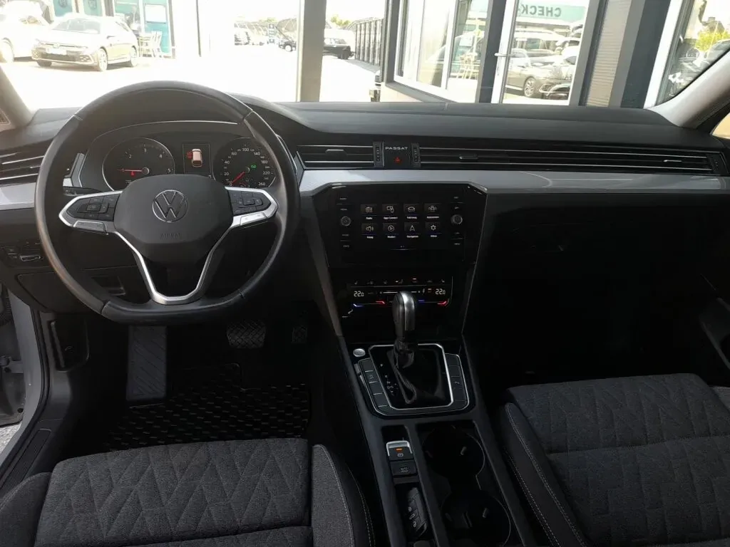 Volkswagen Passat 2023 photo 3