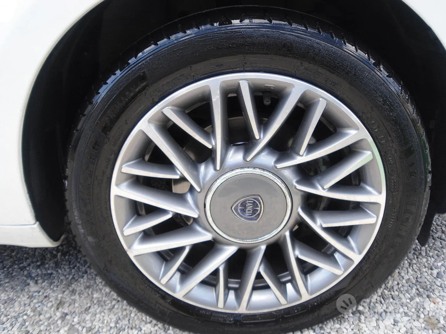 Lancia Ypsilon 2013 photo 2