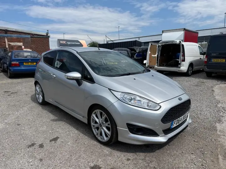 Ford Fiesta 2014 photo 2