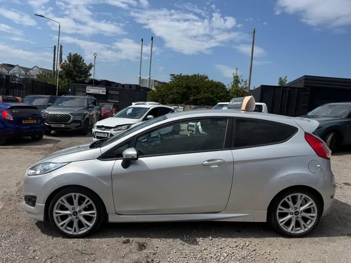 Ford Fiesta 2014 photo 5