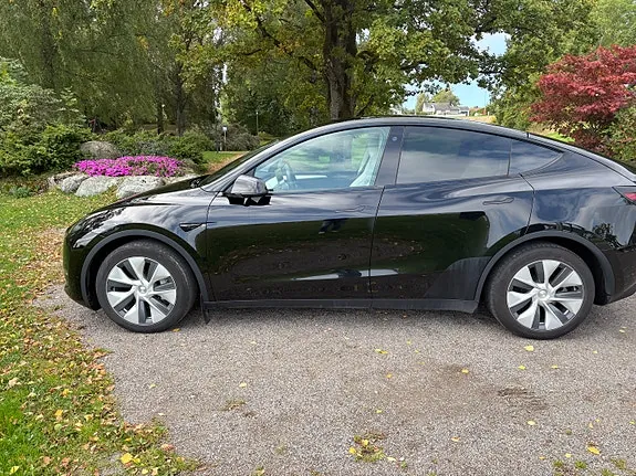 Tesla Model Y 2024 photo 2