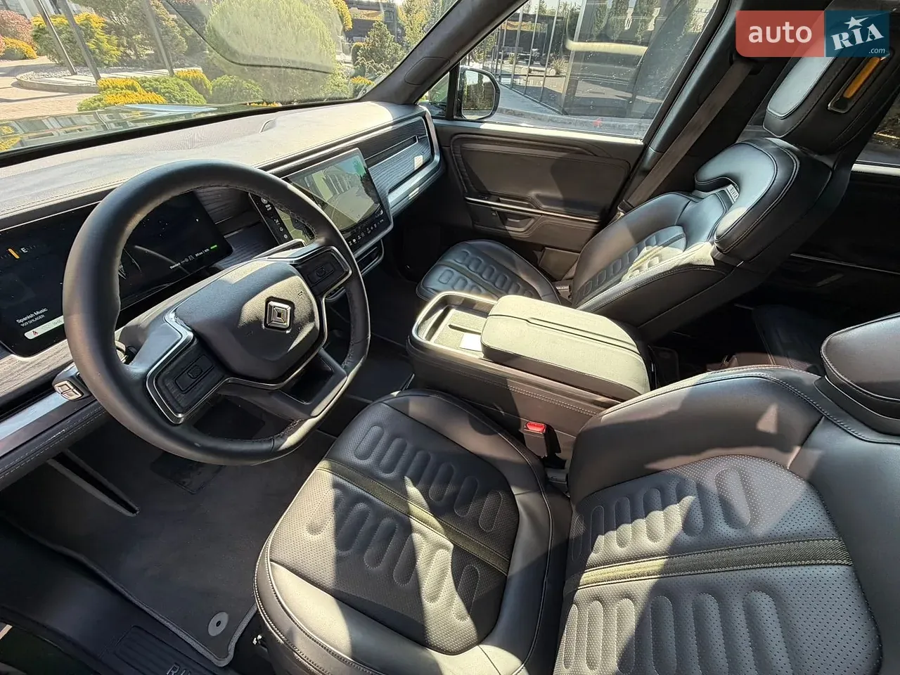 Rivian R1S 2024 photo 5