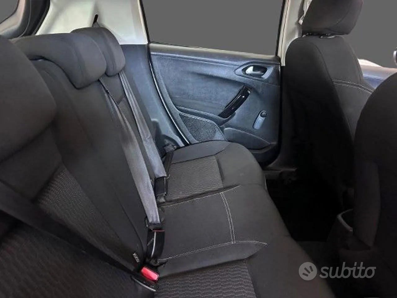 Peugeot 208 2017 photo 4