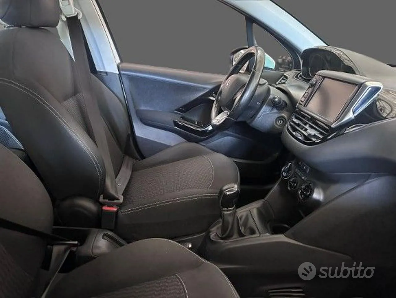 Peugeot 208 2017 photo 3