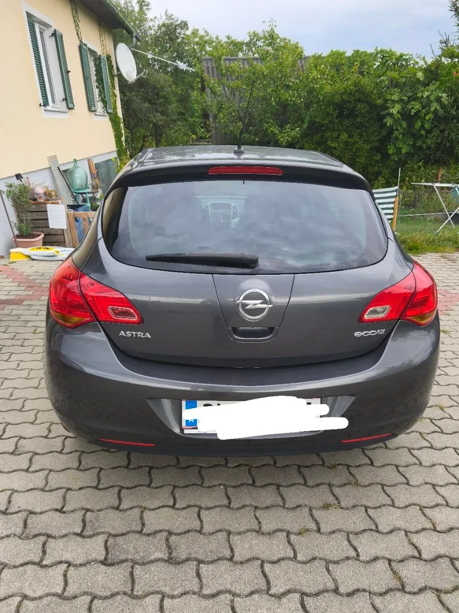 Opel Astra 2013 photo 3