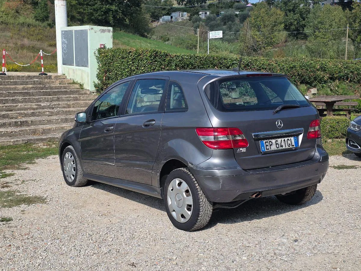 Mercedes-Benz B-Class 2012 photo 4