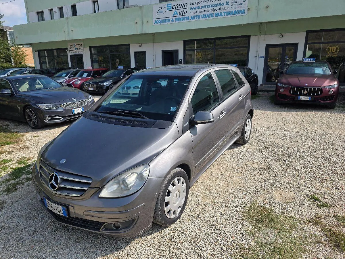 Mercedes-Benz B-Class 2012 photo 2