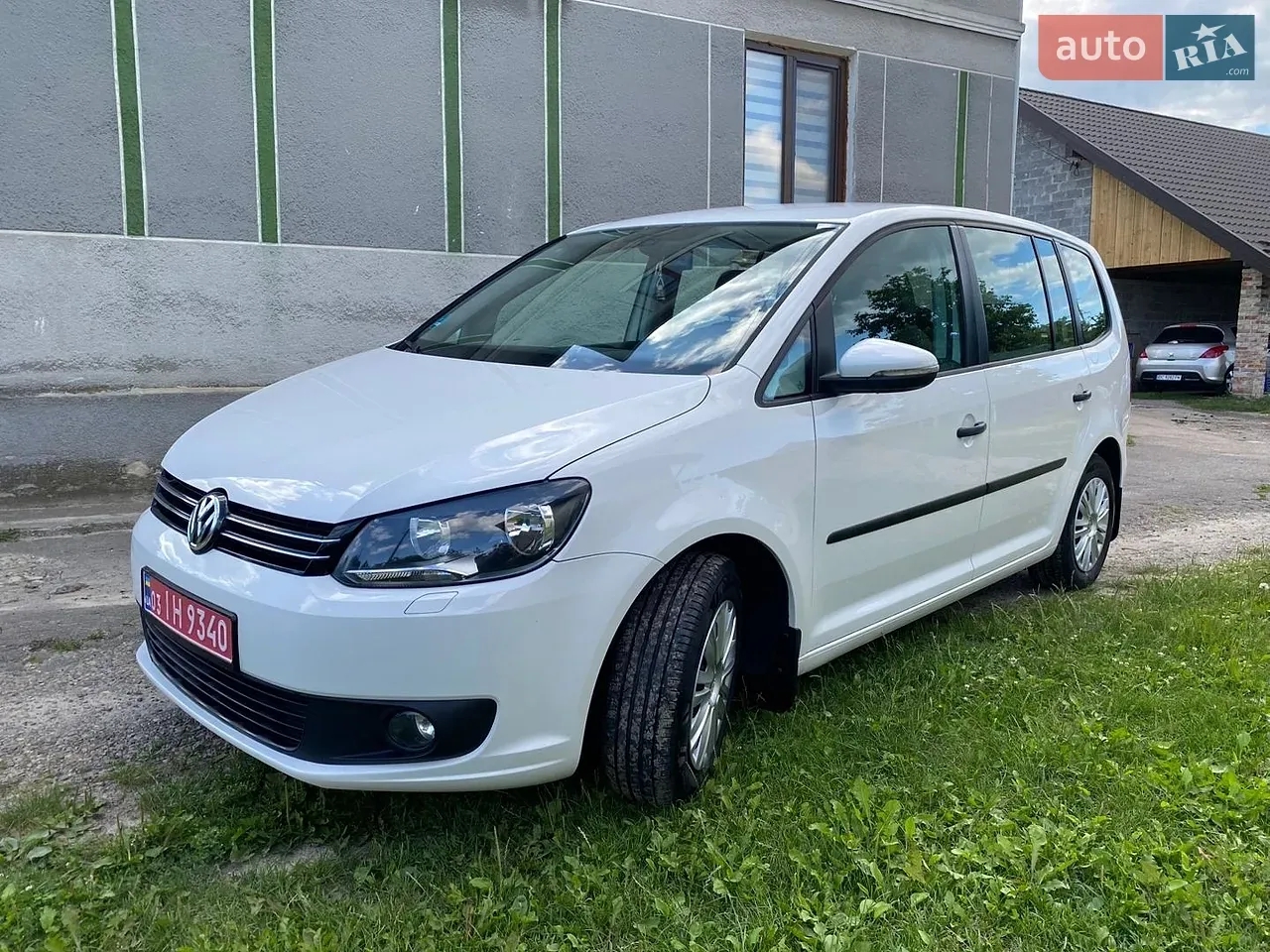 Volkswagen Touran 2010 photo 2
