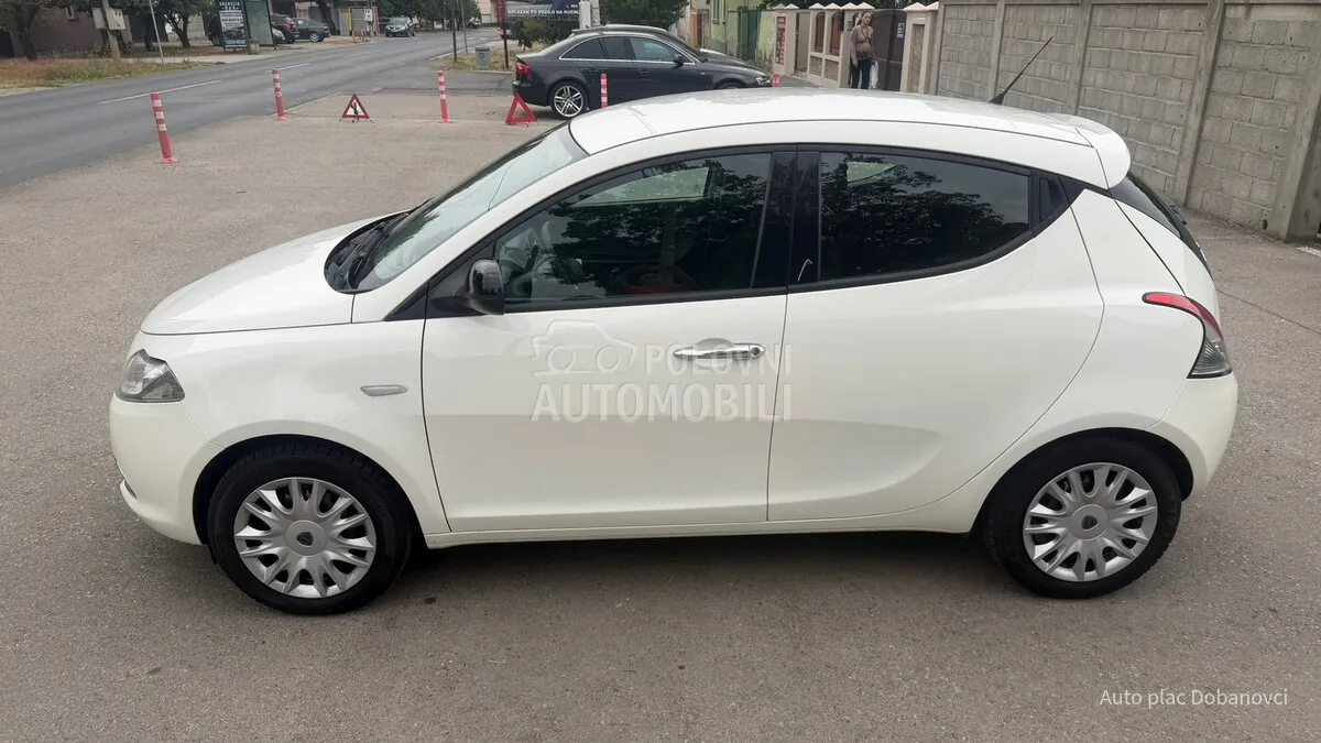 Lancia Ypsilon 2015 photo 4