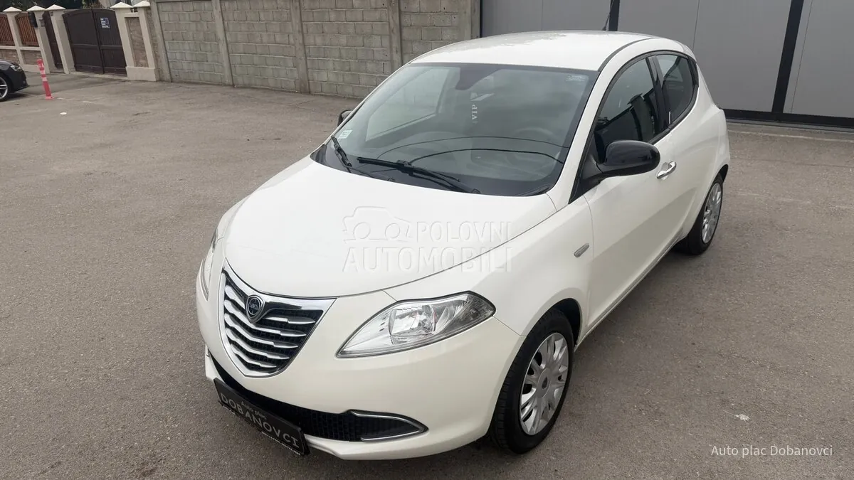 Lancia Ypsilon 2015 photo 2
