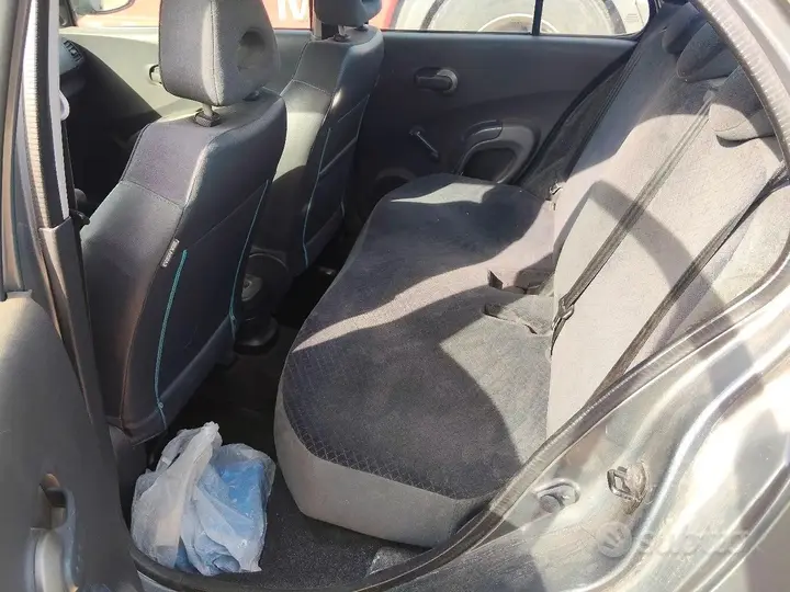Nissan Micra 2005 photo 2