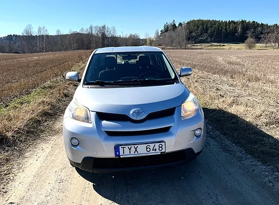 Toyota Urban Cruiser 2010 photo 2