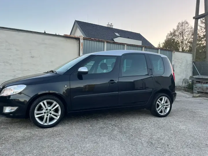 Skoda Roomster 2010 photo 2