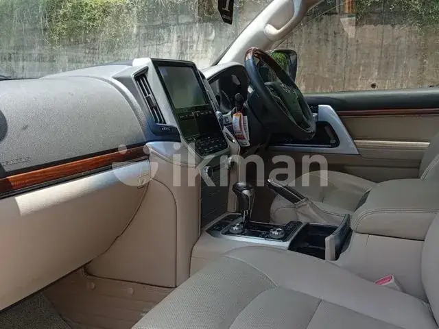 Toyota Land Cruiser Sahara 2017 photo 5
