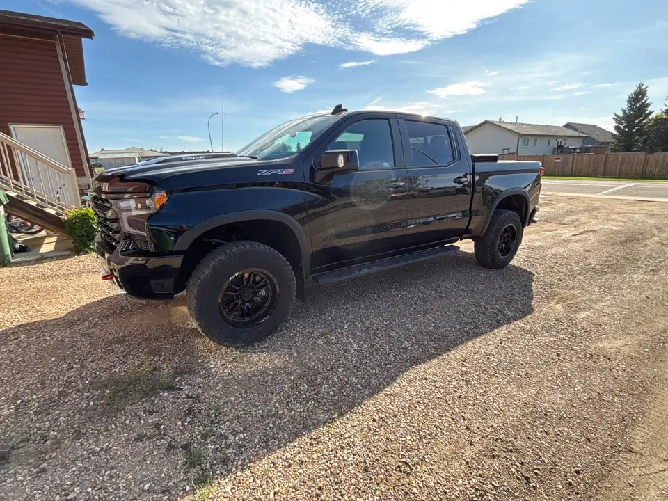 Chevrolet Silverado 1500 2025 photo 2