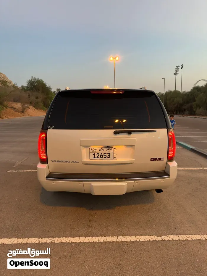 GMC Yukon 2010 photo 4