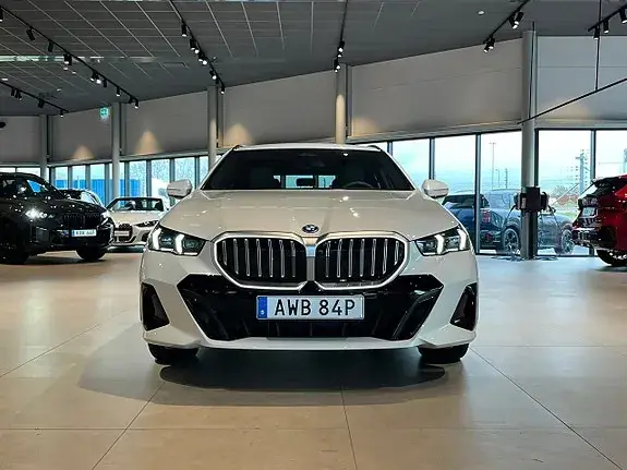 BMW 530E 2027 photo 2
