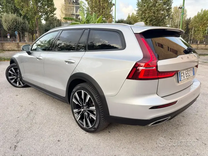 Volvo V60 2019 photo 2