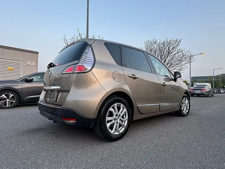 Renault Grand Scénic 2015 photo 3