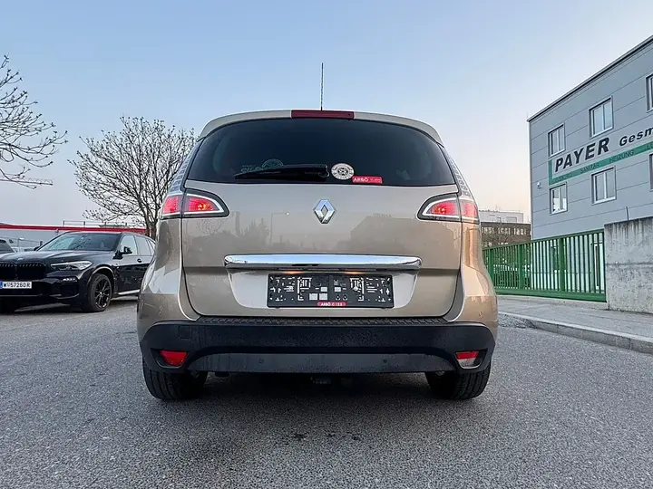 Renault Grand Scénic 2015 photo 2