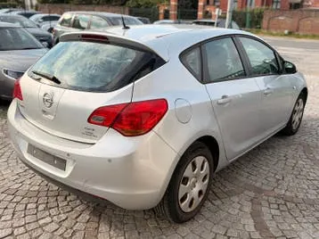 Opel Astra 2009 photo 3