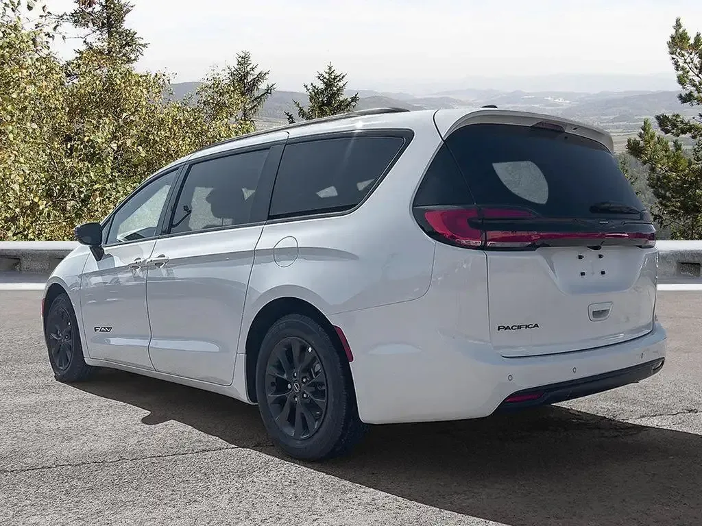 Chrysler Pacifica 2026 photo 4