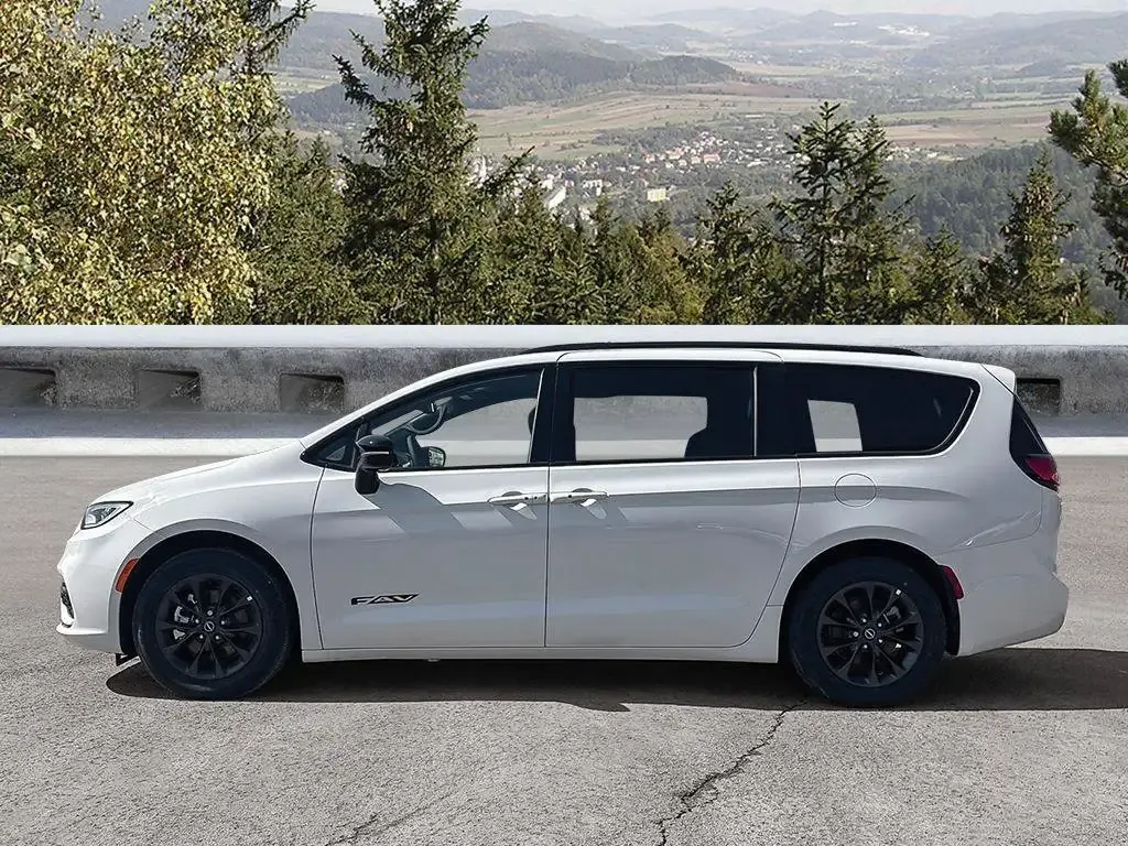 Chrysler Pacifica 2026 photo 2