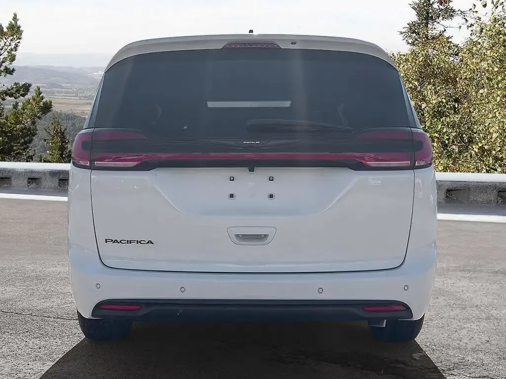 Chrysler Pacifica 2026 photo 5