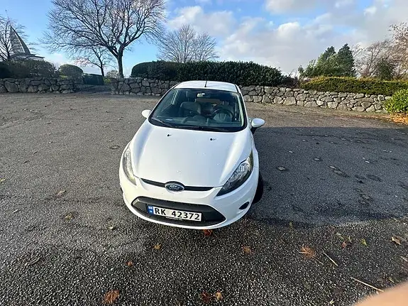 Ford Fiesta 2011 photo 3