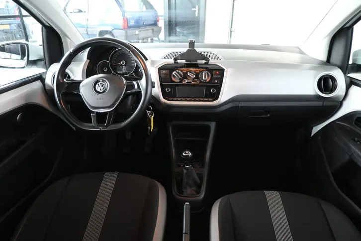 Volkswagen Up 2016 photo 2