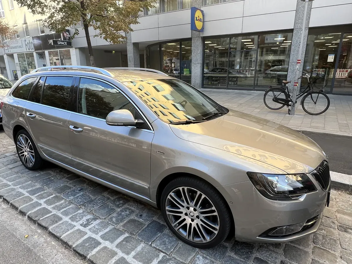 Skoda Superb 2014 photo 2
