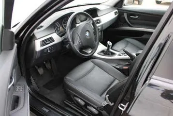 BMW 3 Series 2010 photo 3