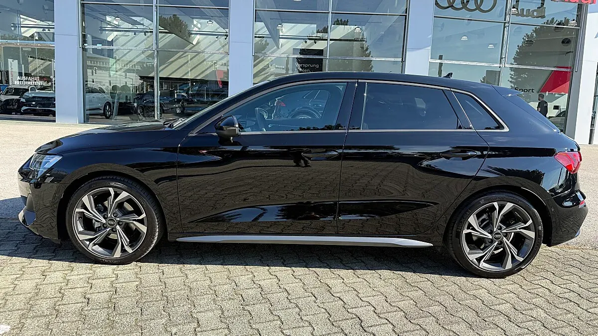 Audi A3 2024 photo 2