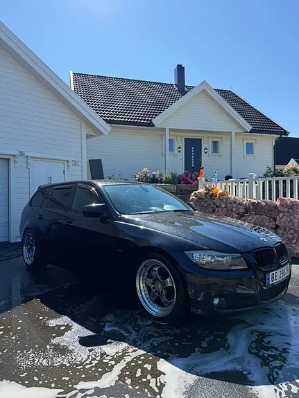 BMW 330D 2010 photo 2