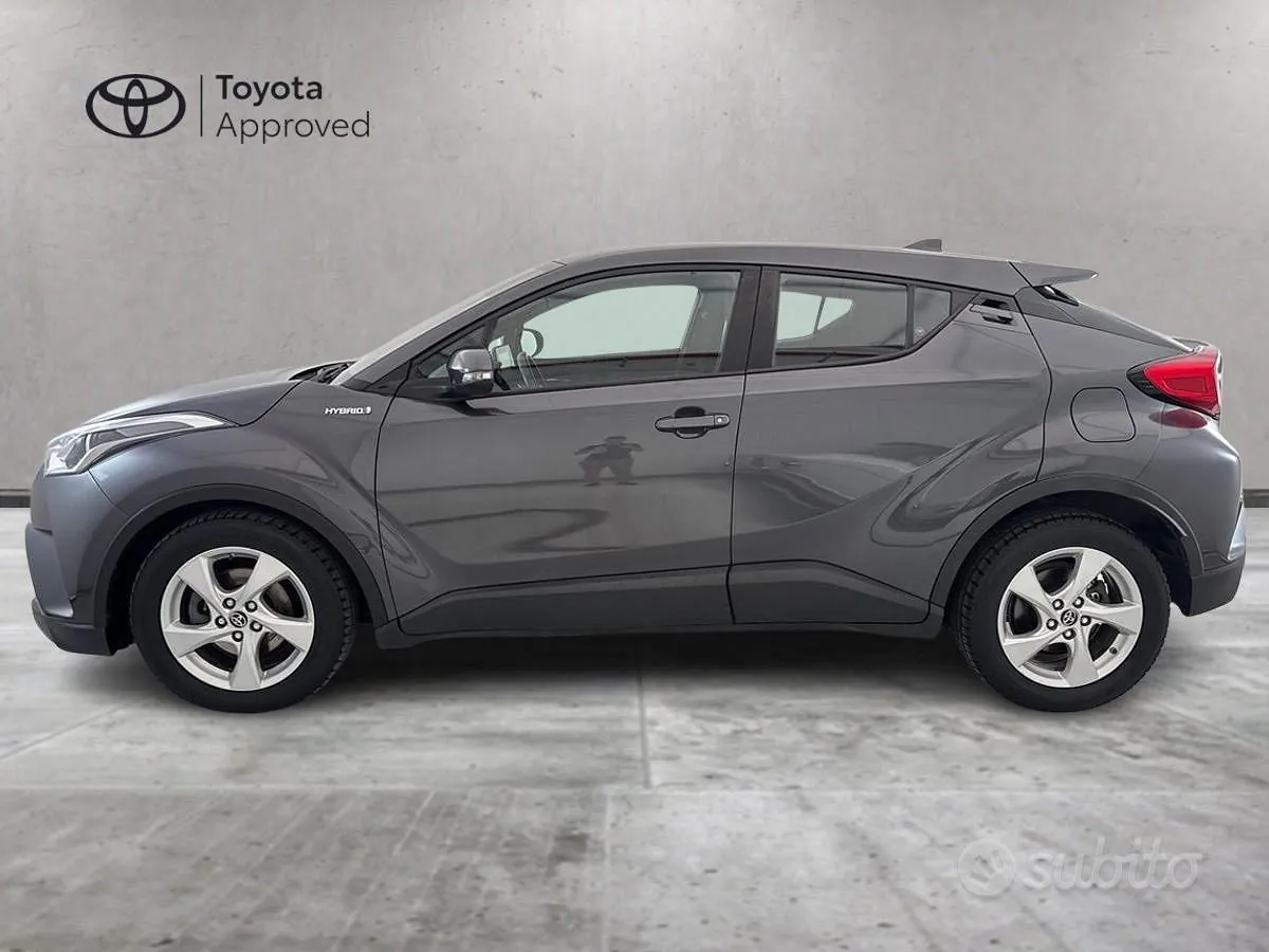 Toyota C-Hr 2018 photo 3