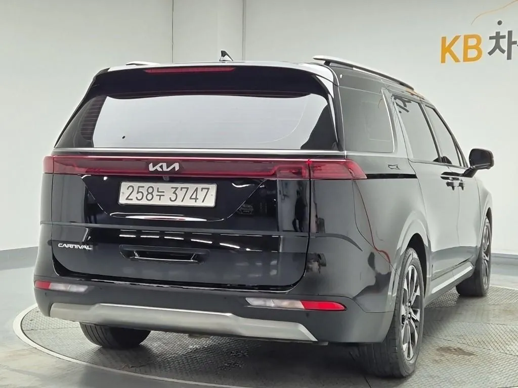 Kia Carnival 2022 photo 3