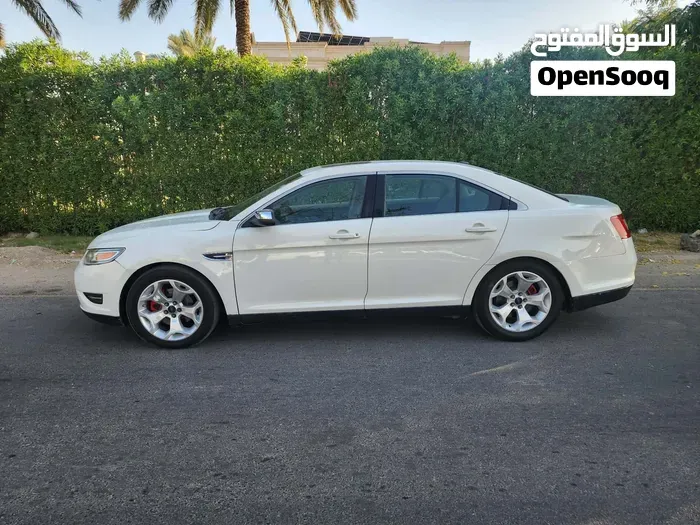 Ford Taurus 2011 photo 3