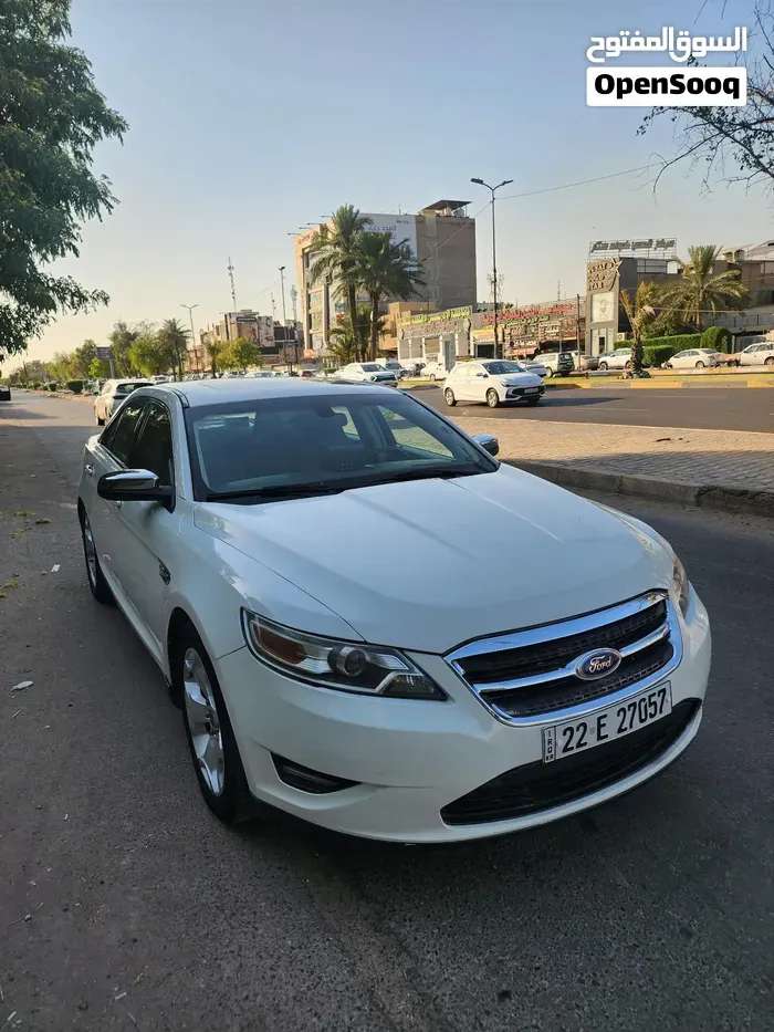 Ford Taurus 2011 photo 4
