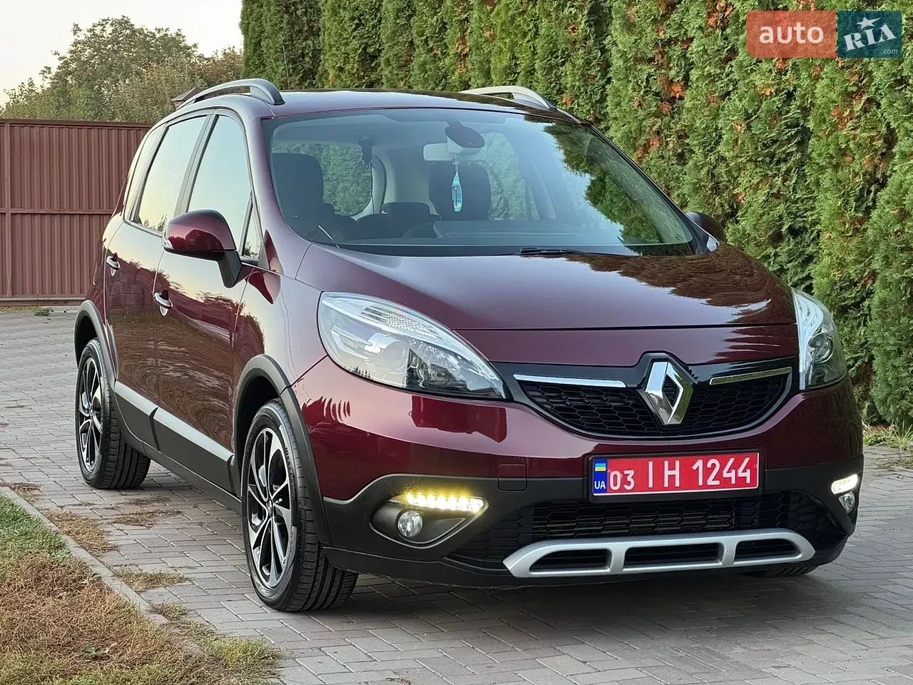 Renault Scenic 2013 photo 2