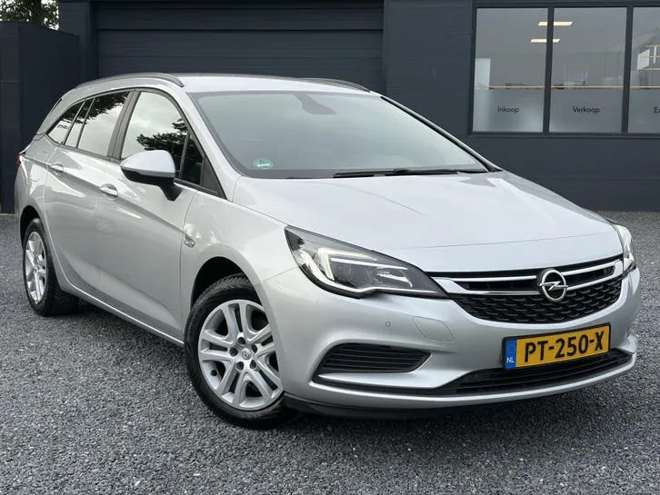 Opel Astra 2017 photo 2