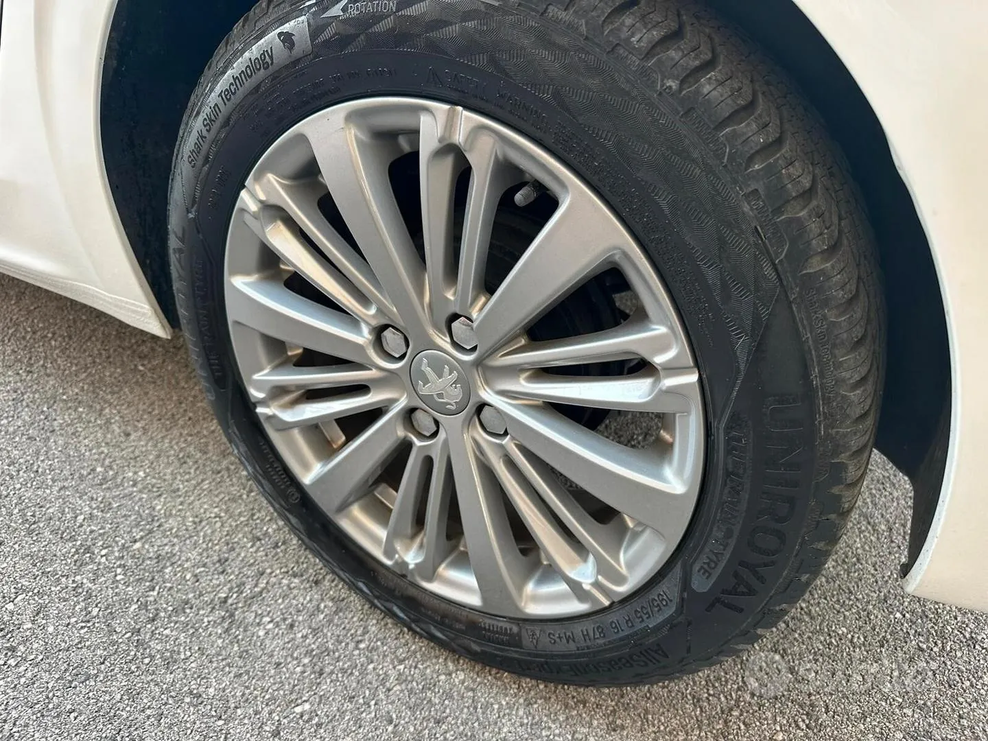 Peugeot 208 2016 photo 3