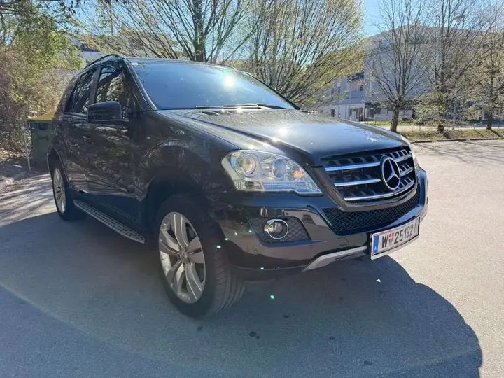 Mercedes-Benz M-Class 2011 photo 3