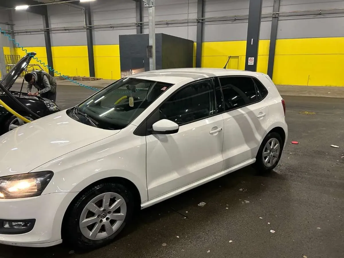 Volkswagen Polo 2012 photo 2