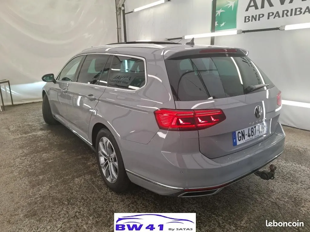 Volkswagen Passat 2023 photo 2