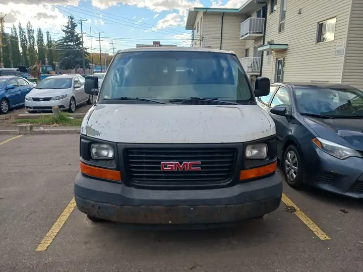 GMC Savana 2009 photo 3