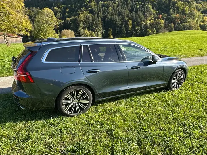 Volvo V60 2022 photo 3