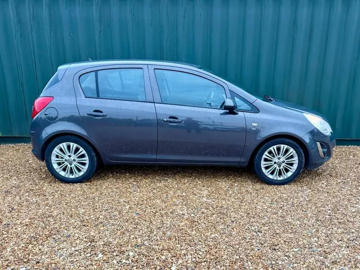 Vauxhall Corsa 2013 photo 2